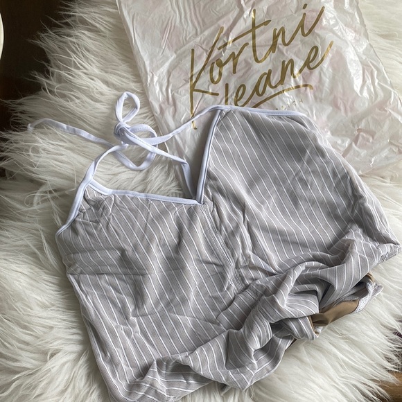 NWOT Kortni Jeane tied up top. White stripe with nude color layer. Size M - Picture 1 of 5